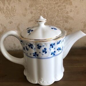 Vintage Goodinger & Co Elegant White and Blue Bell Floral Teapot